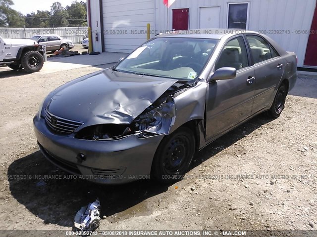 4T1BE32K46U660016 - 2006 TOYOTA CAMRY LE/XLE/SE ნაცრისფერი ფოტო 2