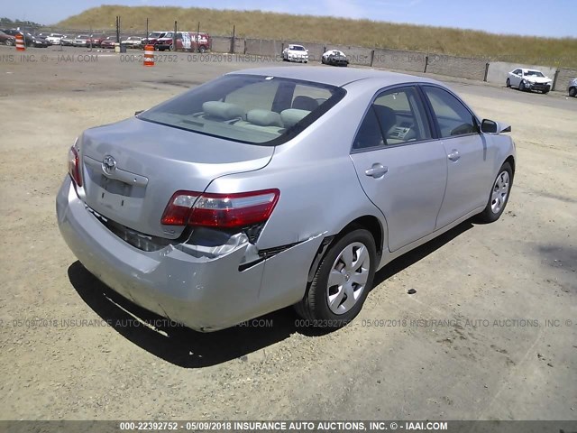 4T1BE46K57U136794 - 2007 TOYOTA CAMRY NEW GENERAT CE/LE/XLE/SE SILVER photo 4