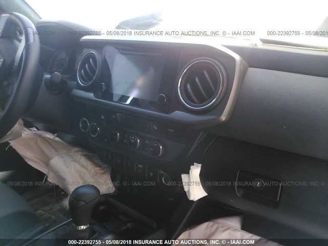 3TMCZ5AN0HM081424 - 2017 TOYOTA TACOMA DBL CAB/SR/TRDSPT/OR/PRO Boz foto 5