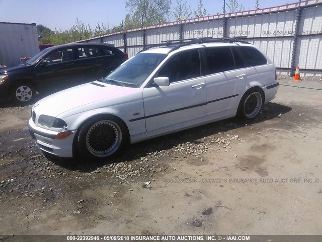 WBAAW33471ET40685 - 2001 BMW 325 IT WHITE photo 2
