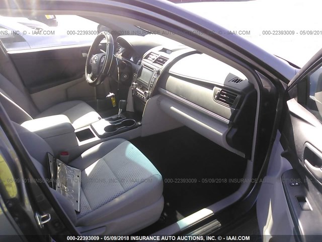 4T1BF1FKXEU812875 - 2014 TOYOTA CAMRY L/SE/LE/XLE 灰色 照片 5