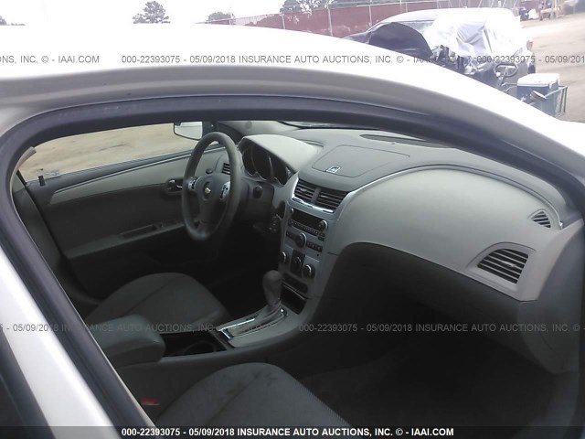 1G1ZB5E04CF244557 - 2012 CHEVROLET MALIBU LS თეთრი ფოტო 5
