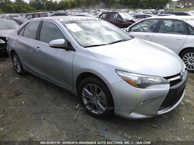 4T1BF1FK8HU326585 - 2017 TOYOTA CAMRY LE/XLE/SE/XSE SILVER photo 1
