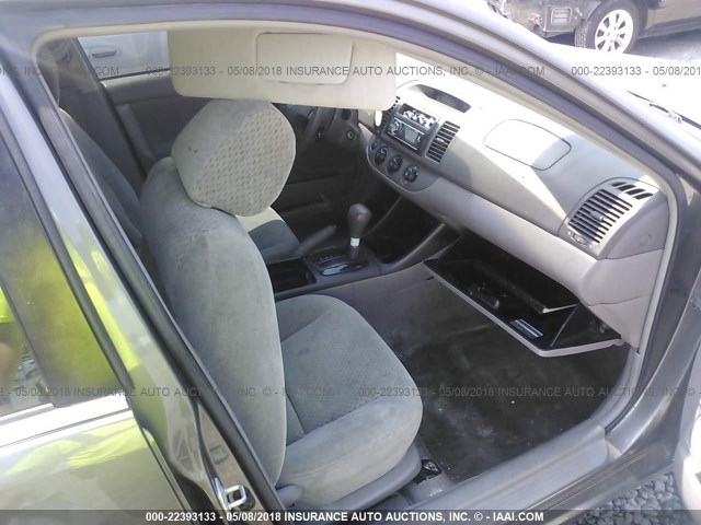 4T1BE32K33U654137 - 2003 TOYOTA CAMRY LE/XLE/SE GRAY photo 5