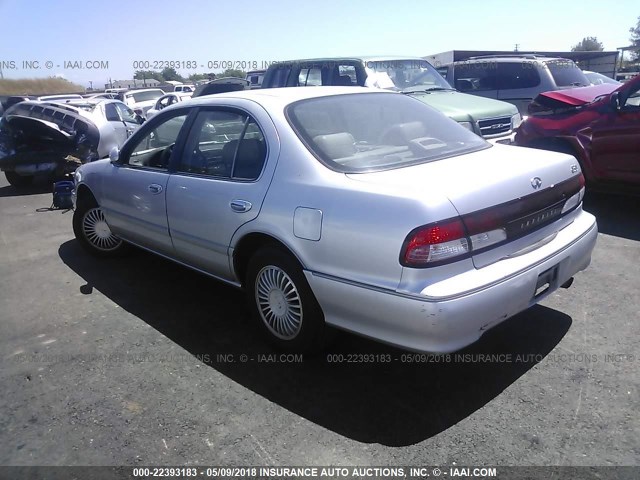 JNKCA21A0WT617238 - 1998 INFINITI I30 SILVER photo 3