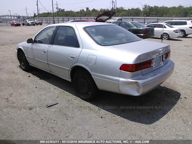 JT2BG22K310575296 - 2001 TOYOTA CAMRY CE/LE/XLE SILVER photo 3