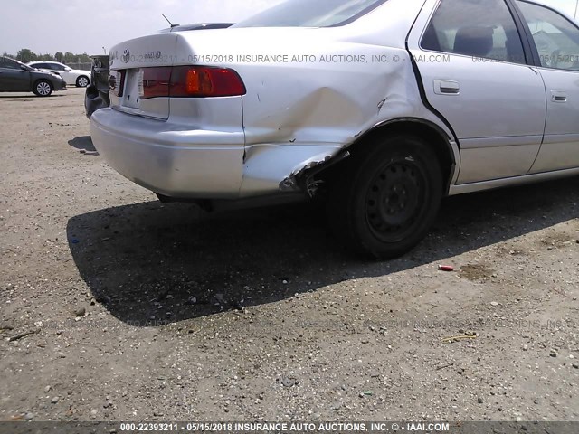 JT2BG22K310575296 - 2001 TOYOTA CAMRY CE/LE/XLE SILVER photo 6