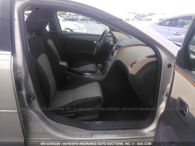 1G1ZC5E17BF258179 - 2011 CHEVROLET MALIBU 1LT 金色 照片 5