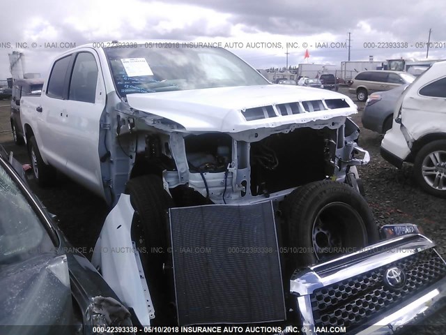 5TFDY5F10JX690073 - 2018 TOYOTA TUNDRA CREWMAX SR5 WHITE photo 1