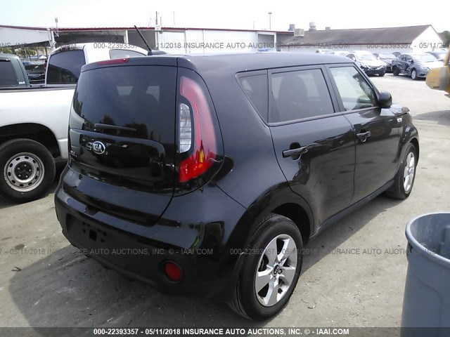 KNDJN2A28H7463489 - 2017 KIA SOUL BLACK photo 4