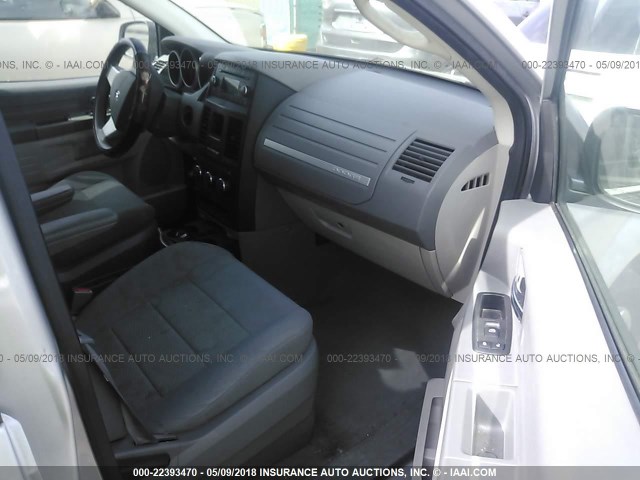 1D8HN44HX8B183825 - 2008 DODGE GRAND CARAVAN SE GRAY photo 5