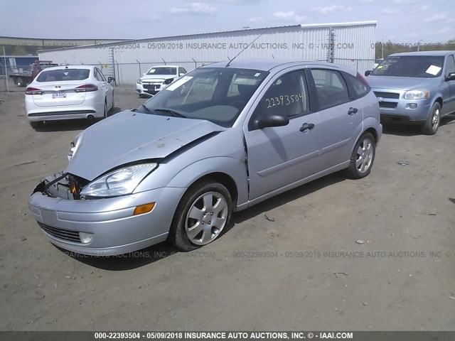 3FAFP37312R203995 - 2002 FORD FOCUS ZX5 SILVER photo 2