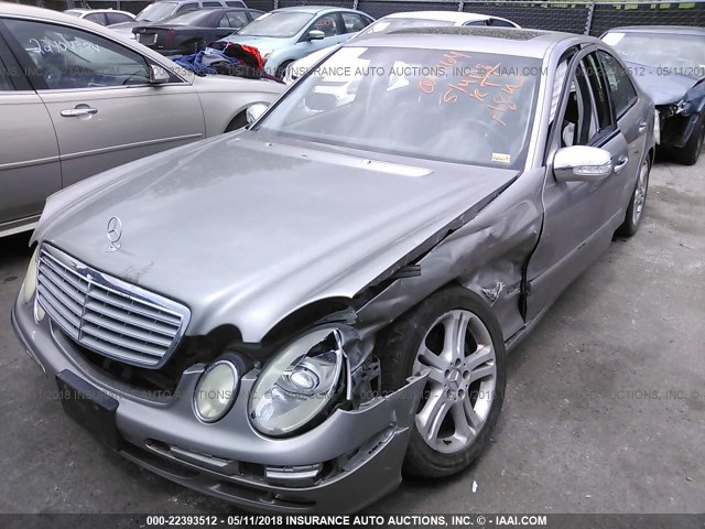 WDBUF83J15X170514 - 2005 MERCEDES-BENZ E 500 4MATIC GRAY photo 2