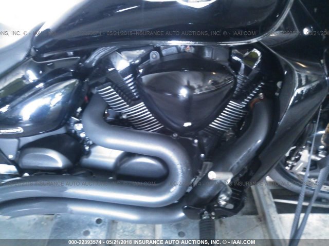 JS1VY53AXF2100176 - 2015 SUZUKI VZR1800 BLACK photo 8