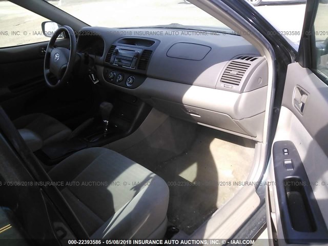 4T1BE32KX5U087251 - 2005 TOYOTA CAMRY LE/XLE/SE BLACK photo 5