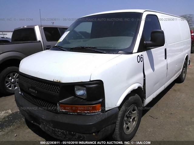 1GCEG15X631145863 - 2003 CHEVROLET EXPRESS G1500  WHITE photo 2