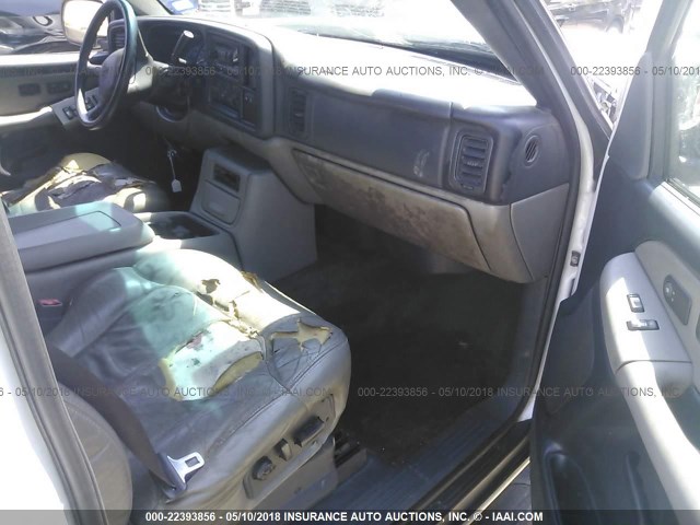 1GNEC13Z92R252347 - 2002 CHEVROLET TAHOE C1500 WHITE photo 5