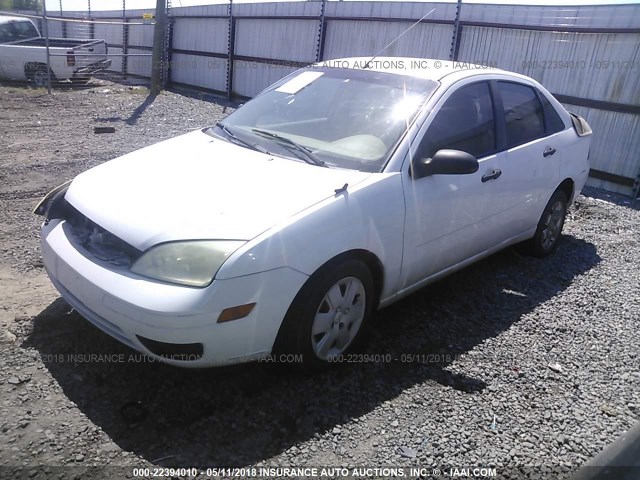 1FAFP34N07W133853 - 2007 FORD FOCUS ZX4/S/SE/SES WHITE photo 2