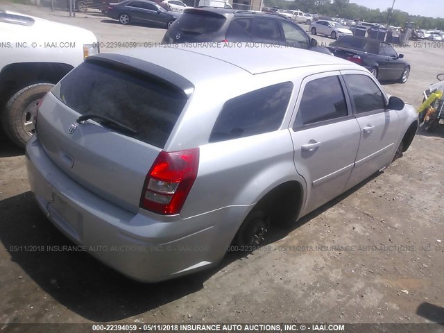 2D4FV48T45H622432 - 2005 DODGE MAGNUM SE SILVER photo 4