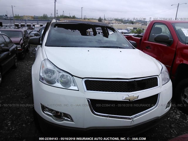 1GNKVEED2CJ392794 - 2012 CHEVROLET TRAVERSE LS WHITE photo 6