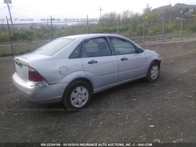 1FAFP34N07W344647 - 2007 FORD FOCUS ZX4/S/SE/SES 银色 照片 4