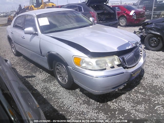 1LNHM82W41Y706331 - 2001 LINCOLN TOWN CAR SIGNATURE SILVER photo 1