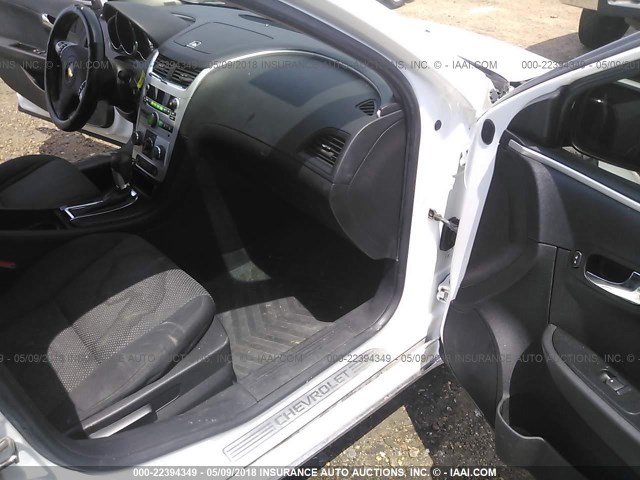1G1ZC5E18BF337473 - 2011 CHEVROLET MALIBU 1LT 白色 照片 5