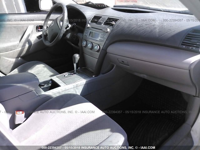 4T4BE46K09R109950 - 2009 TOYOTA CAMRY SE/LE/XLE WHITE photo 5