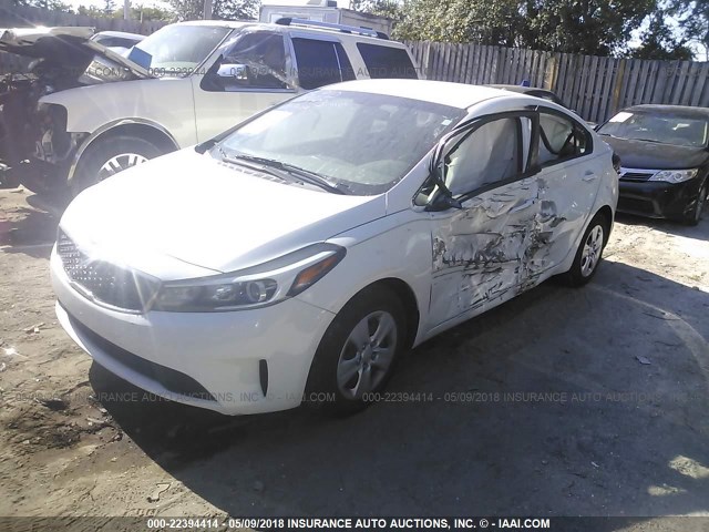 3KPFK4A79HE144172 - 2017 KIA FORTE LX WHITE photo 2