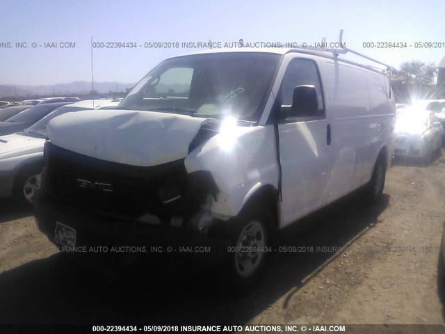 1GTZGFAA5A1184277 - 2010 GMC SAVANA G2500 WHITE photo 2