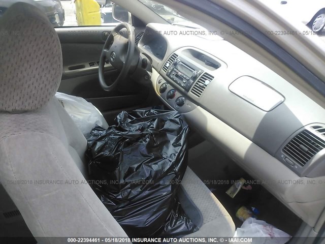 4T1BF30K73U565557 - 2003 TOYOTA CAMRY LE/XLE/SE ოქროსფერი ფოტო 5