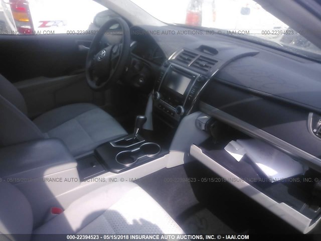 4T4BF1FK3ER433125 - 2014 TOYOTA CAMRY L/SE/LE/XLE 灰色 照片 5