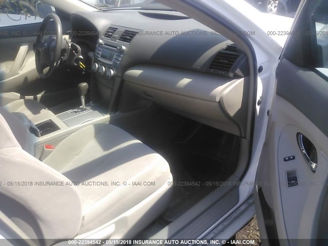 4T1BF3EK7AU546609 - 2010 TOYOTA CAMRY SE/LE/XLE 白色 照片 5