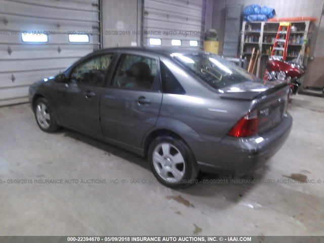 1FAHP34N27W174056 - 2007 FORD FOCUS ZX4/S/SE/SES GRAY photo 3