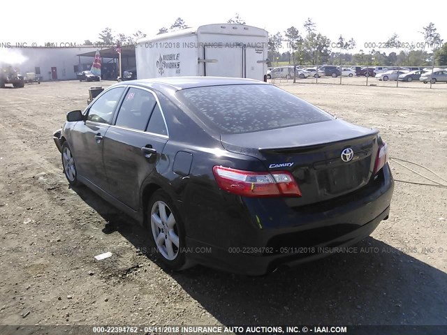 4T1BK46KX8U066610 - 2008 TOYOTA CAMRY LE/XLE/SE შავი ფოტო 3
