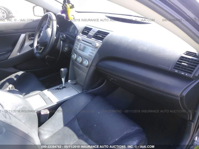 4T1BK46KX8U066610 - 2008 TOYOTA CAMRY LE/XLE/SE შავი ფოტო 5