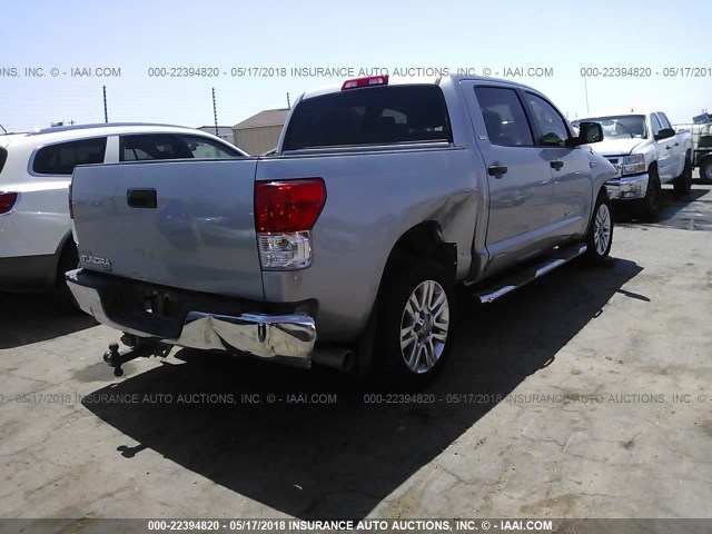 5TFEY5F18DX136918 - 2013 TOYOTA TUNDRA CREWMAX SR5 SILVER photo 4