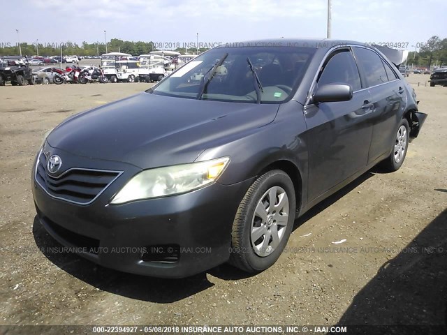 4T4BF3EK2BR127168 - 2011 TOYOTA CAMRY SE/LE/XLE 灰色 照片 2