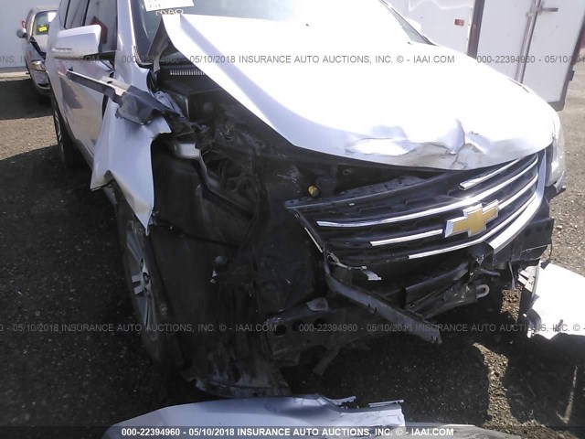 1GNKVHKD4FJ290441 - 2015 CHEVROLET TRAVERSE LT SILVER photo 6