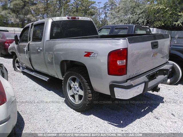 1GCHK23618F153701 - 2008 CHEVROLET SILVERADO K2500 HEAVY DUTY SILVER photo 3