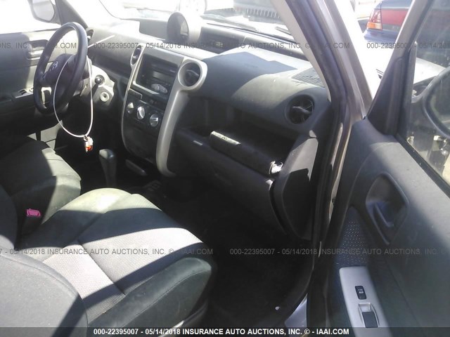 JTLKT324964104445 - 2006 TOYOTA SCION XB GRAY photo 5
