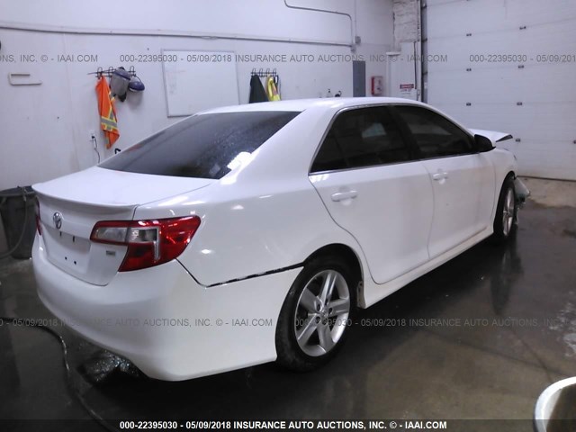 4T1BF1FK4DU693901 - 2013 TOYOTA CAMRY L/SE/LE/XLE WHITE photo 4