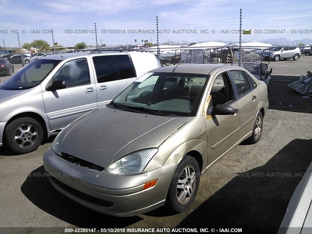 1FAFP34P2YW381878 - 2000 FORD FOCUS SE/SE COMFORT GOLD photo 2