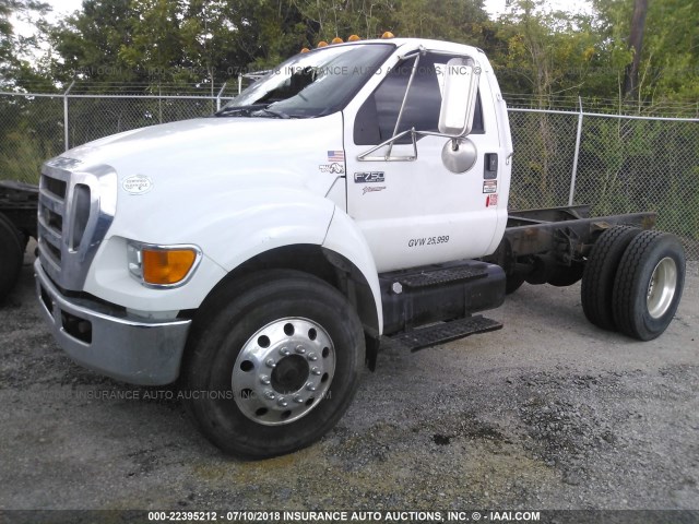 3FRNF75B19V118458 - 2009 FORD F750 SUPER DUTY WHITE photo 2