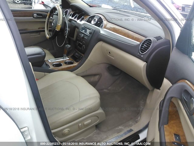 5GAER23788J205167 - 2008 BUICK ENCLAVE CXL WHITE photo 5