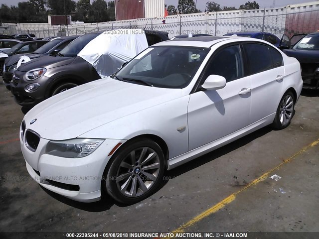 WBAPH5C56BF093065 - 2011 BMW 328 I SULEV WHITE photo 2