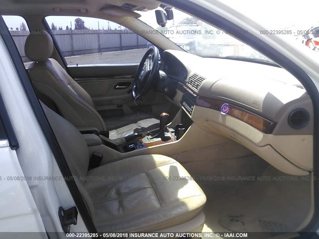 WBADT43461GX25865 - 2001 BMW 525 I AUTOMATIC WHITE photo 5