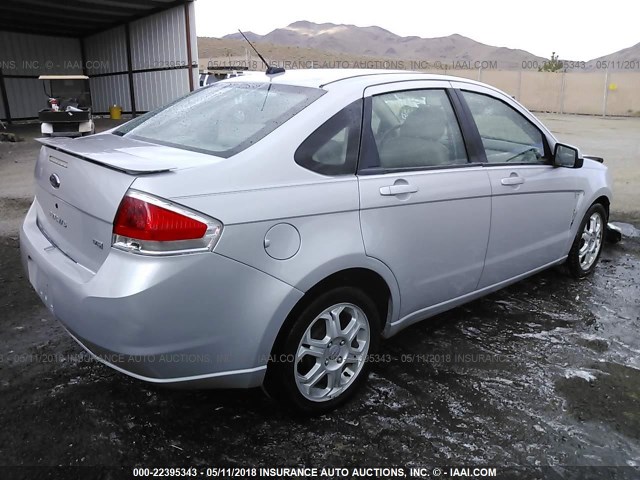 1FAHP35N38W202169 - 2008 FORD FOCUS SE/SEL/SES GRAY photo 4