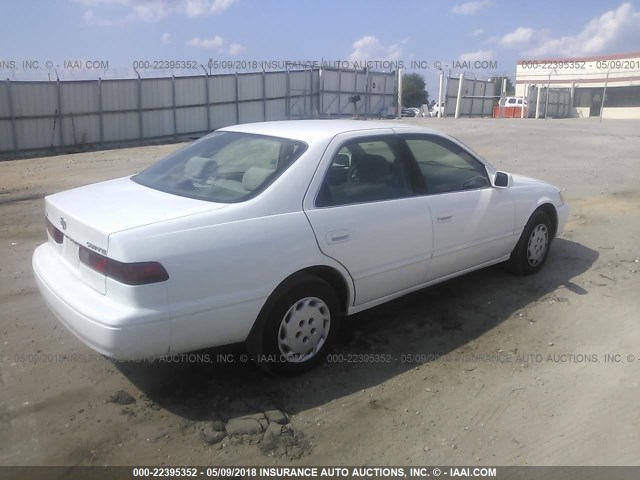 4T1BG22K3VU175224 - 1997 TOYOTA CAMRY CE/LE/XLE თეთრი ფოტო 4
