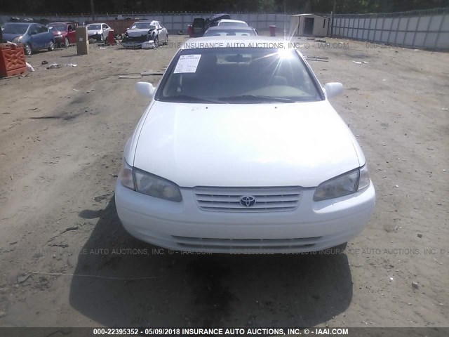 4T1BG22K3VU175224 - 1997 TOYOTA CAMRY CE/LE/XLE თეთრი ფოტო 6